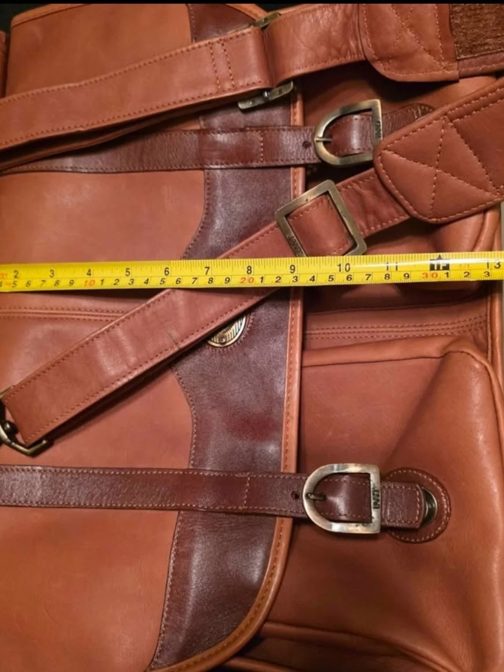 Vintage Messenger Bag in Tan/Brown with Adjustable Strap. Excellent Condition